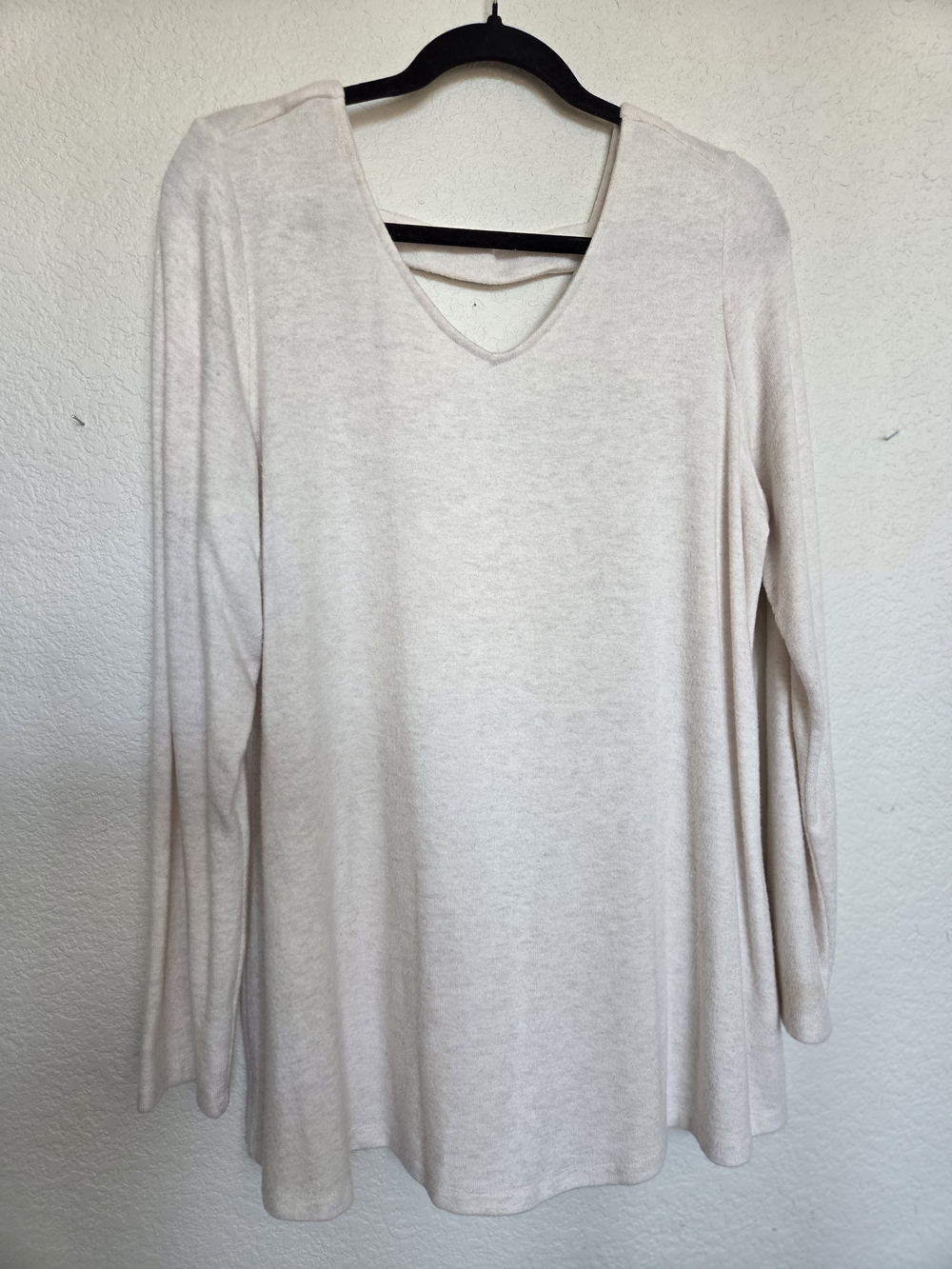 Susan Graver Lightweight V-Neck Long Sleeve Top - Cream